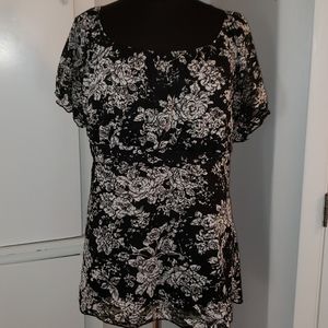 Avenue 30 / 32  black & white lace stretch shirt